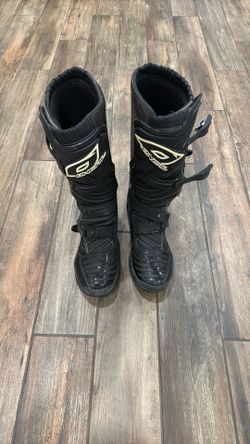 Read Add.  Size 13 Motorcycle Riding Boots (Broken Straps)