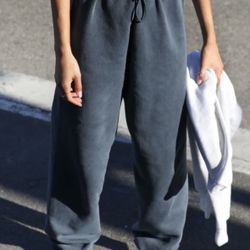Joah Brown Oversized Jogger in Washed Navy SZ xs/s (sold out online)