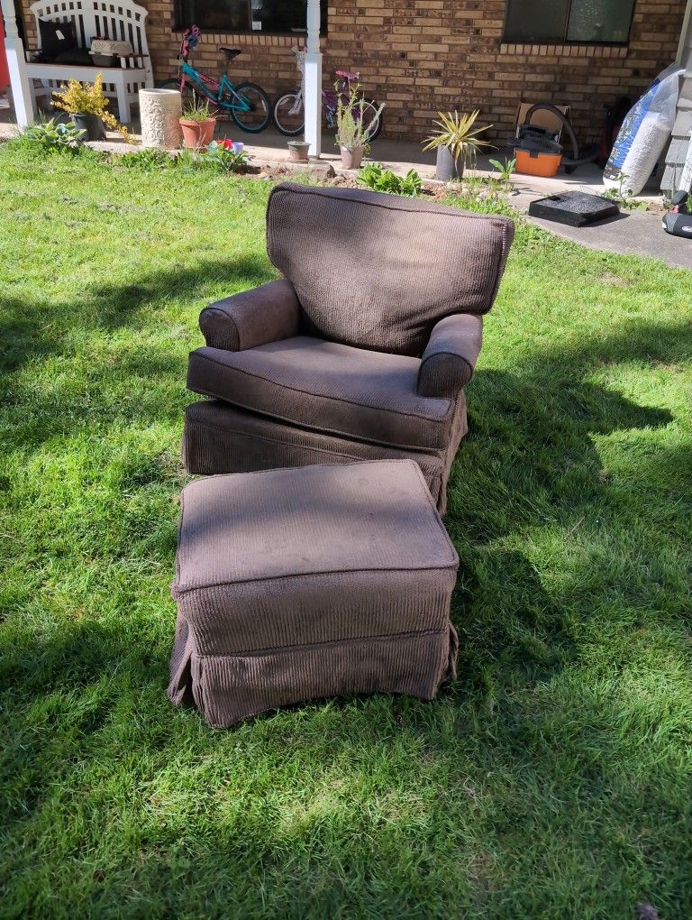 Maternity Glider Chair With Ottoman