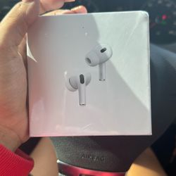 AIRPODS TYPE C sealed unopened 