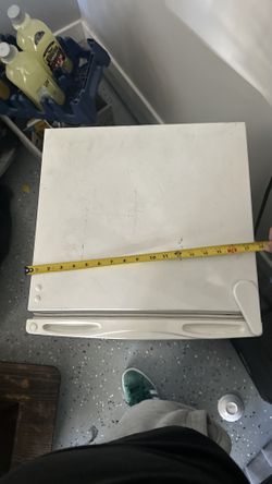 white mini fridge Magic  Chef brand