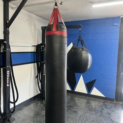 150lb Throw down Boxing Bag. 6 Ft Tall.