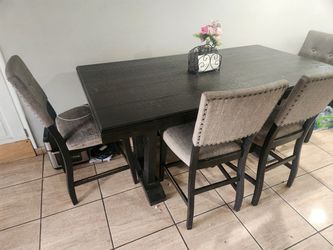 Counter Height Dining Table with 4 Chairs