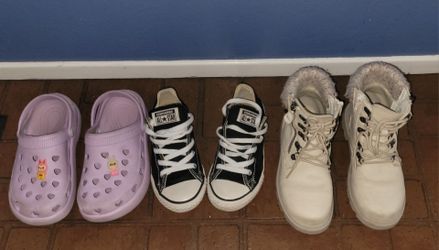 Zapatos para niña en buenas condiciones los 3 pares son talla 2 $20 por todos