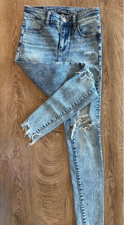 American Eagle Light Wash Distressed Jeans