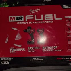 Milwaukee-M18-FUEL-18V-Lithium-Ion-Brushless-Cordless-Hammer-Drill-and-Impact-Driver-Combo-Kit-2-Tool-with-2-Batteries