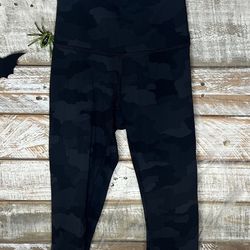 Lululemon Women’s Leggings Black Camo Size 2