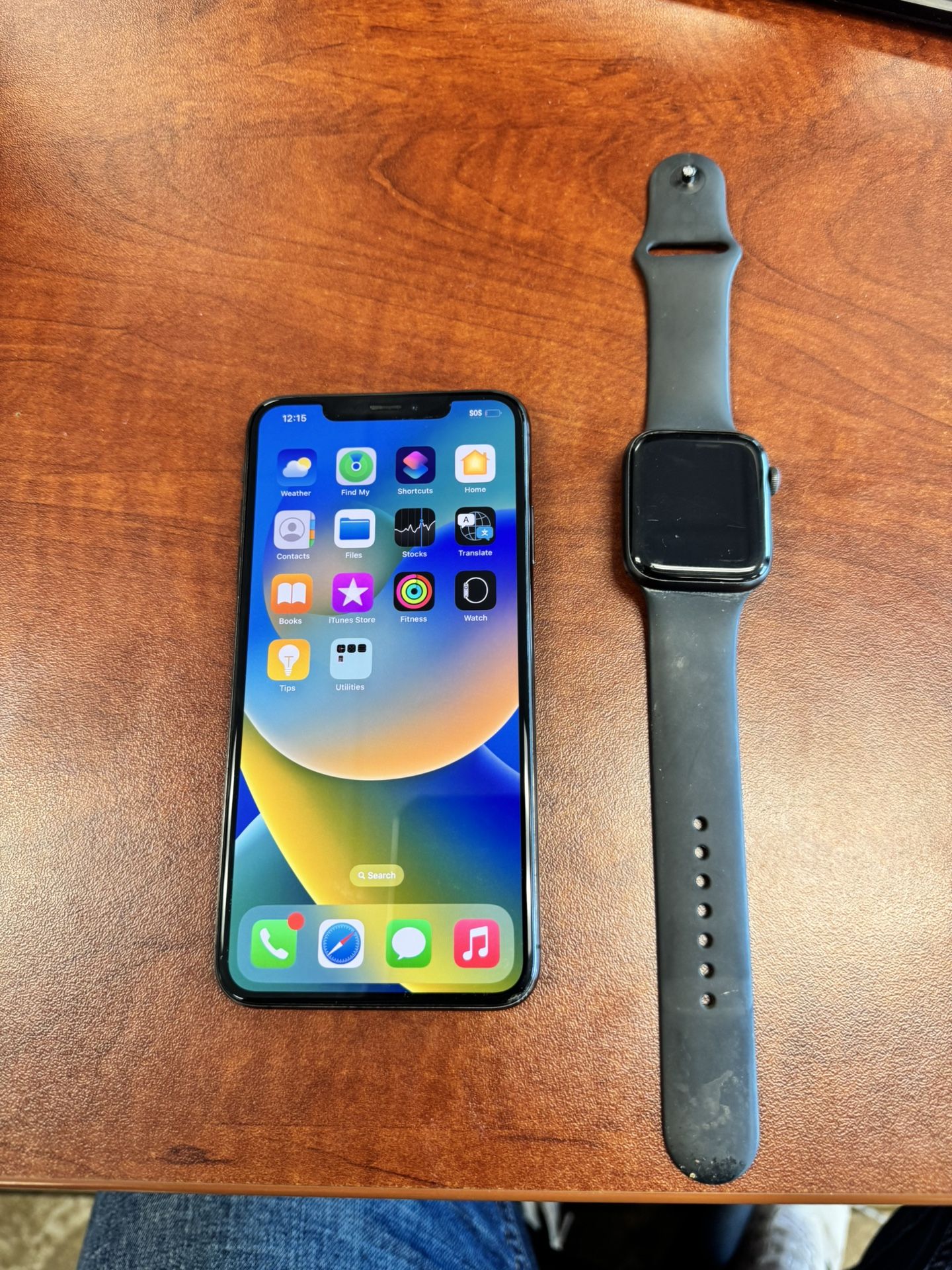 iPhone Xs Max and Apple Watch SE
