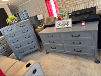 ✨✨GORGEOUS GRAY SOLID WOOD SET OF DRESSERS✨✨