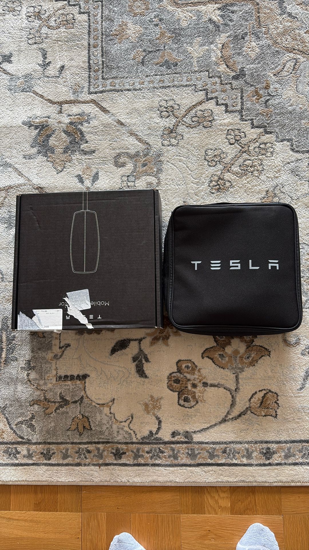 Tesla Mobil Connector