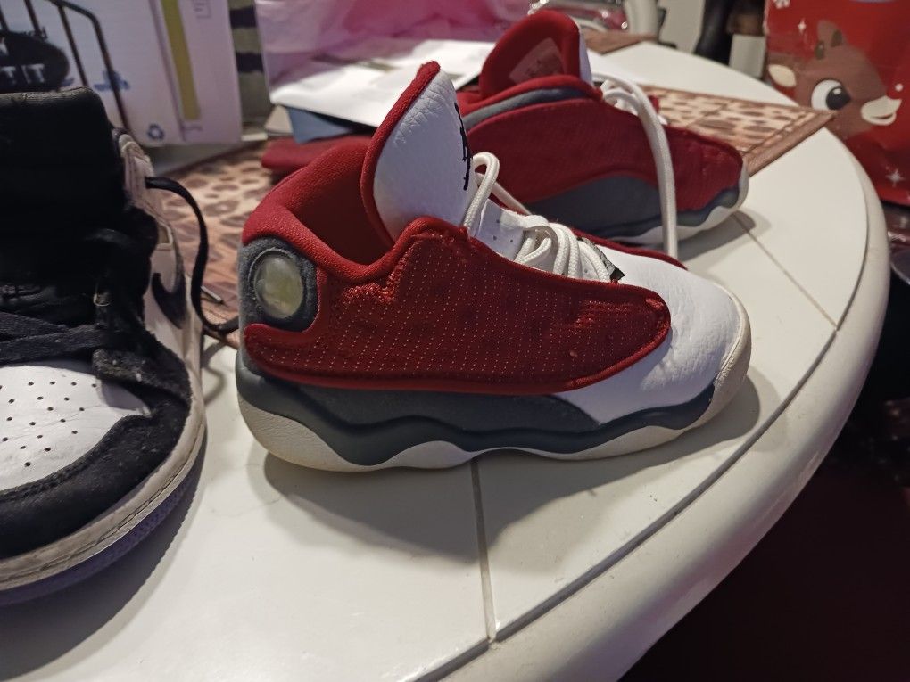 TODDLERS JORDANS NIKE SZ 8 RED WHITE AN NIKE SZ9 GREEN JORDAN SZ 9.5 ONLY 18 EACH FINAL PRICE
