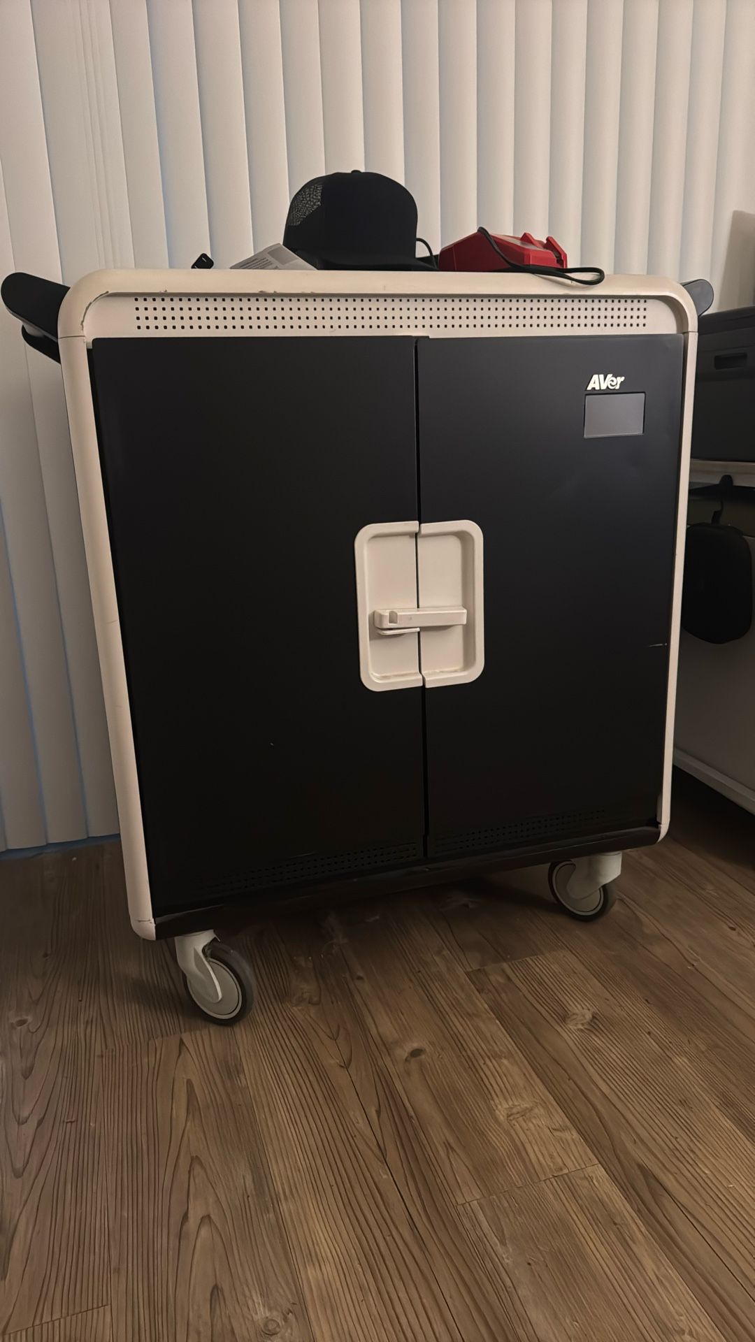 Aver Charge Station