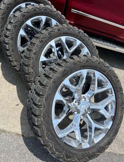 Snowflake 22s Wheels On Mud Terrain 33s Tires.