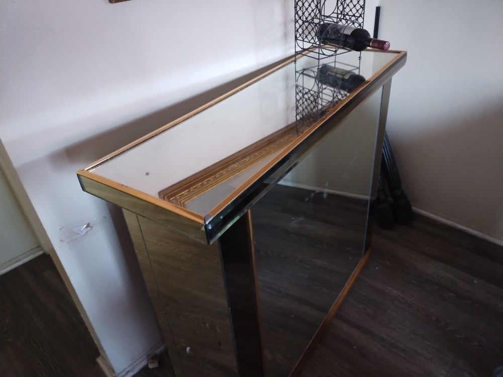 Bar Mirrored