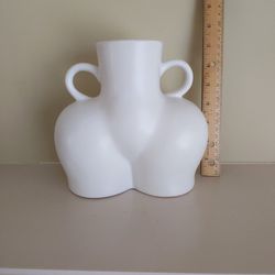 Flower Vase White   7 1/4" Tall x 7.5" Wide New 