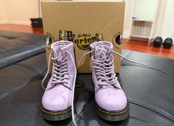 3 Dr marten shoes size 7 for youth
