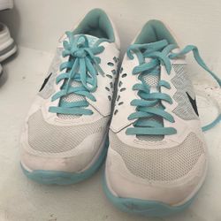 Nike Flex  Size 6 Female