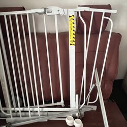 Baby/ Pet gate (open box)