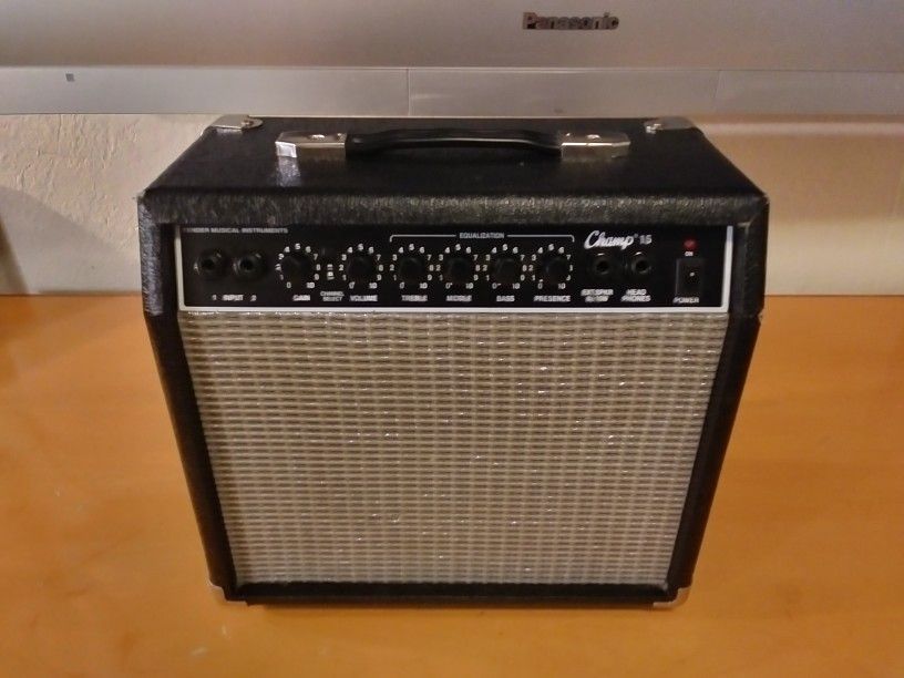 Fender Champ 15 Amplifier