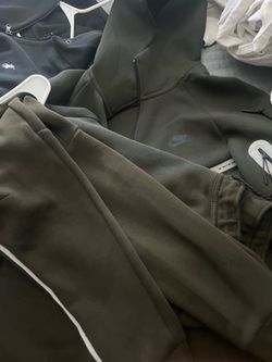 Green Nike tech set