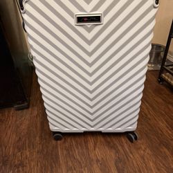 Large 30in Checked Bag 