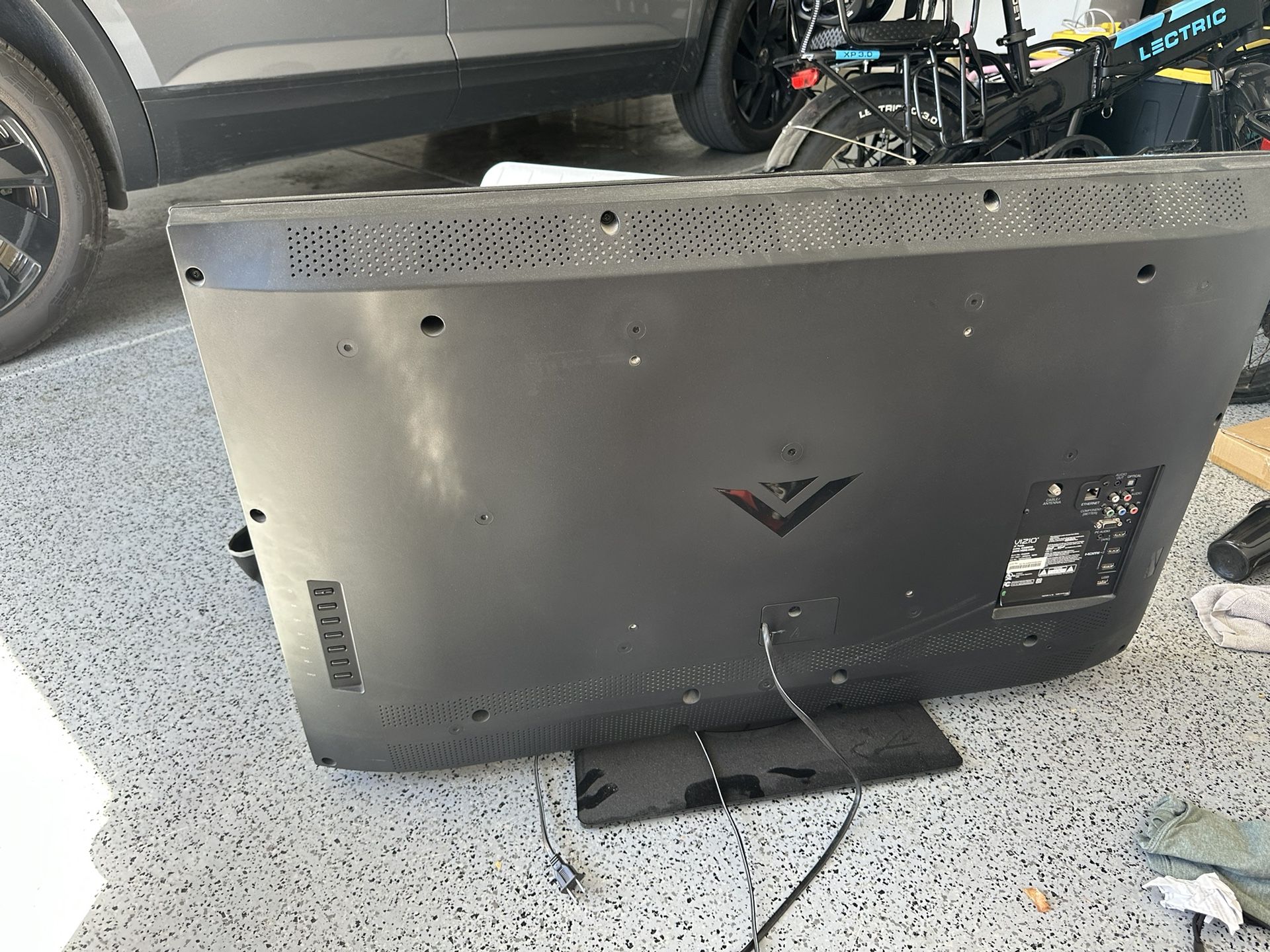 FREE —- TV 45”