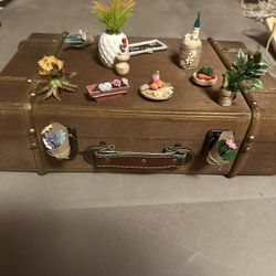 I make a variety of magnets for the kitchen & fridge $5 dollars each you can order according to your decoration or preference even if it is not here y