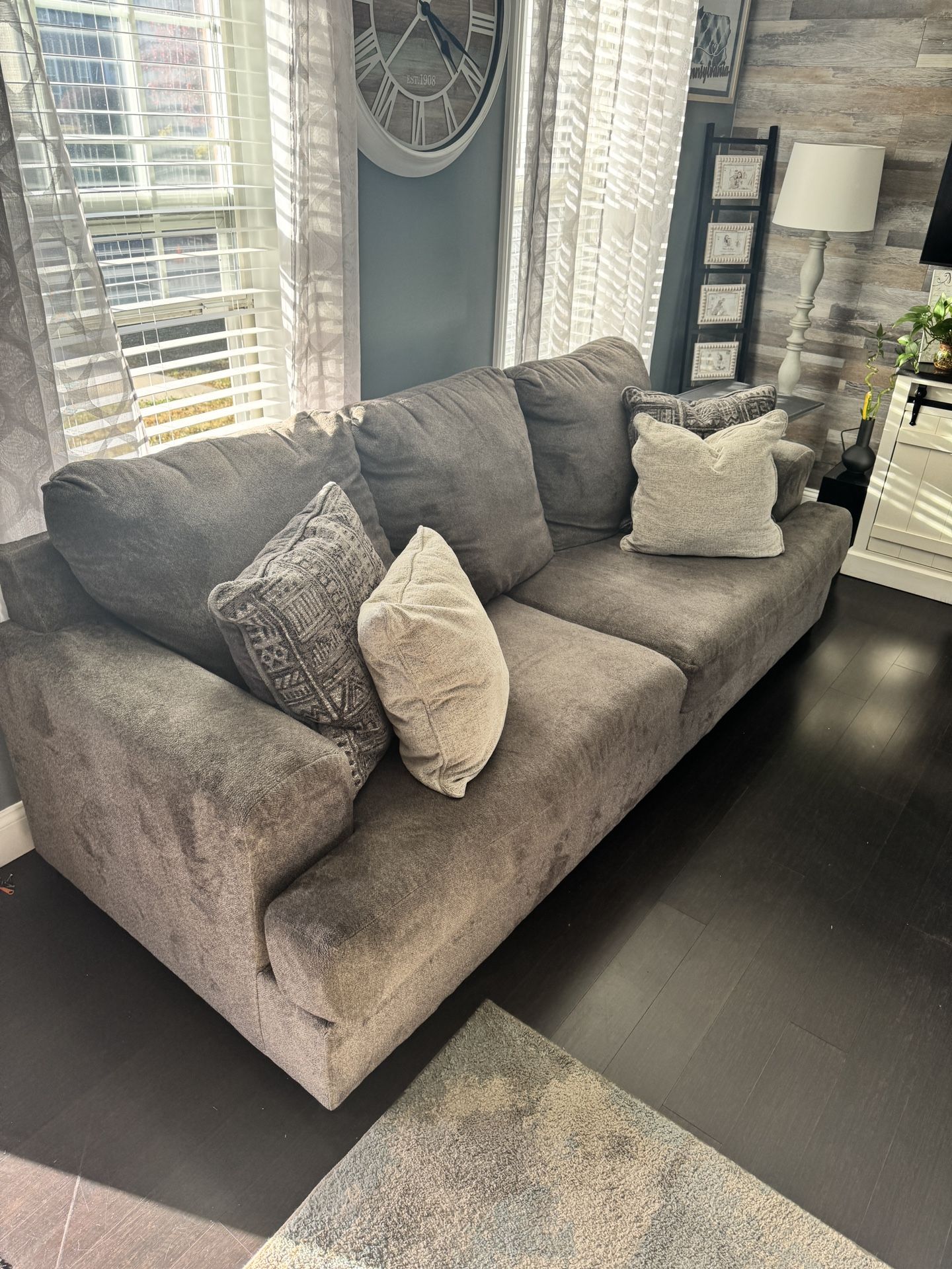 Sofa (Ashley)