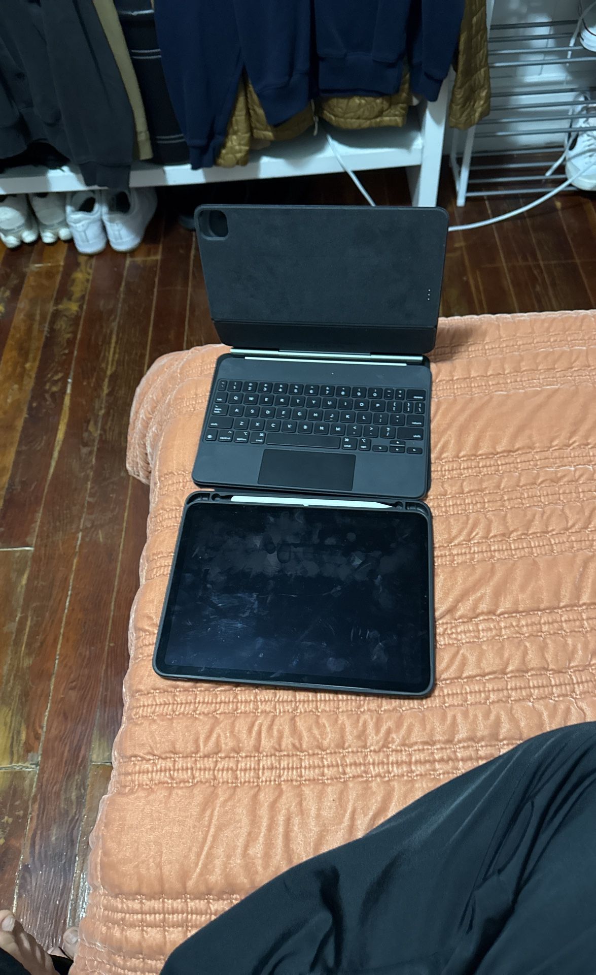 11 Inches iPod 128gb Space Gray And Two More Accessories