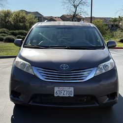2012 Toyota Sienna