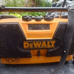 DeWalt Worksite Radio Works Perfect Has 4 Outlet Power Supply Installed 