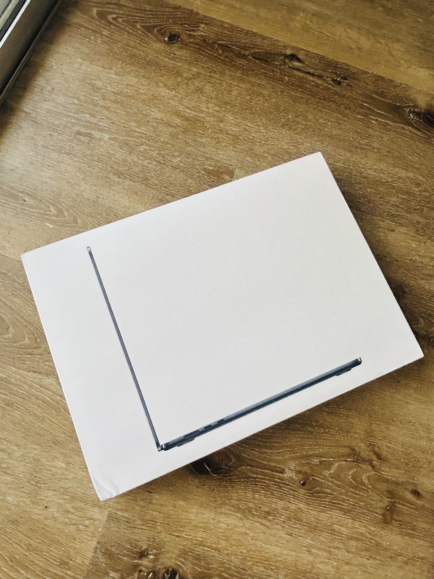 Macbook air 15 inch M3 Chip 8Gb Memory 512Gb Storage 