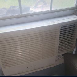 Window Unit.  Older AC air Conditioner 