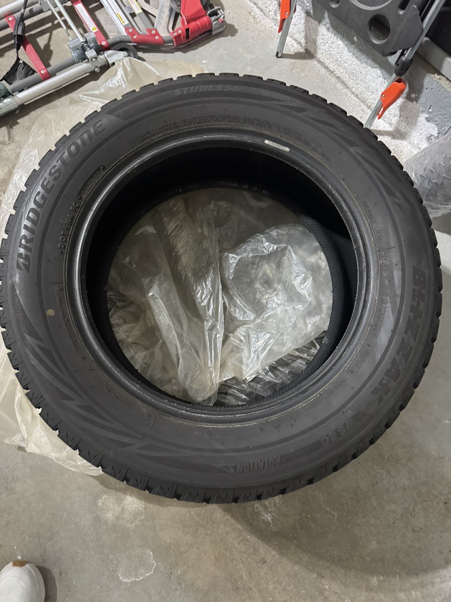 Bridgestone Blizzak WS80 225/60R17 Winter Tire set