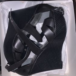 Black Wedges 6 1/2 Guess