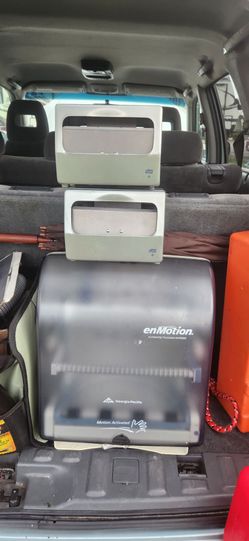 Towel n napkin dispensers working on batteries