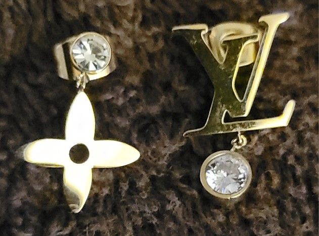 LV Necklace, Bracelet And Earrings Set 