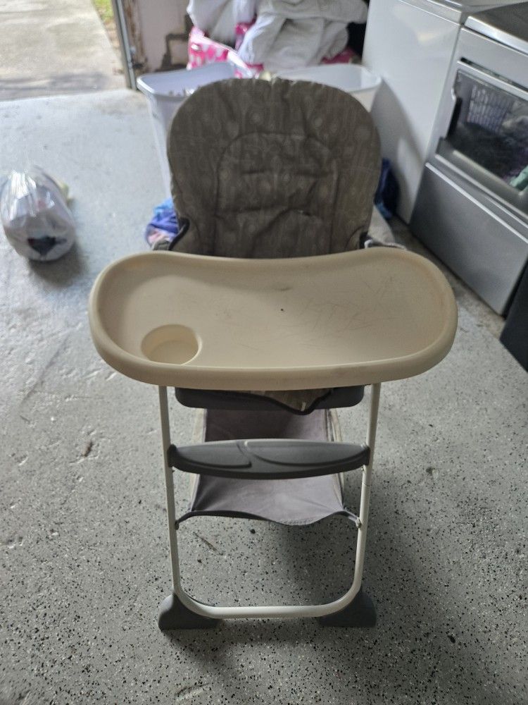 Graco Slim Snackee High Chair