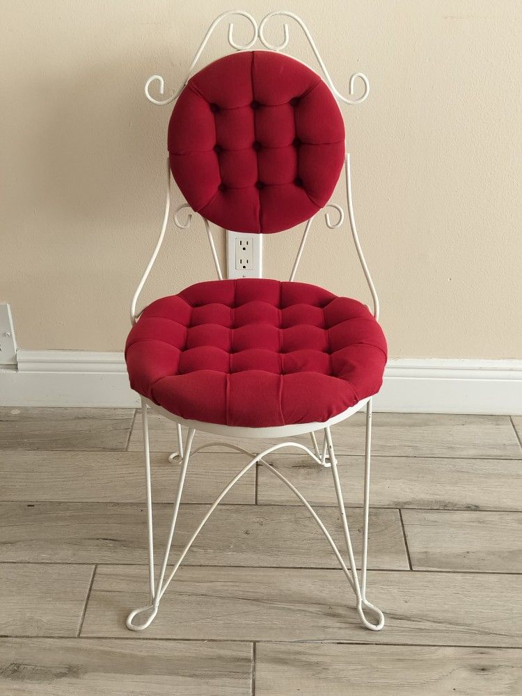 Vintage Mid Century Teena Originals Metal Vanity / Bath / Parlor Chair.