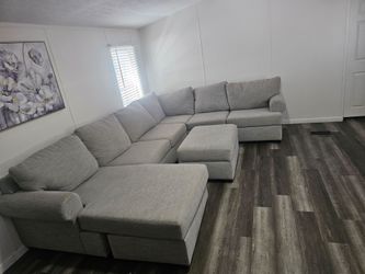Large Gray Sectional Sofa with Ottomanal