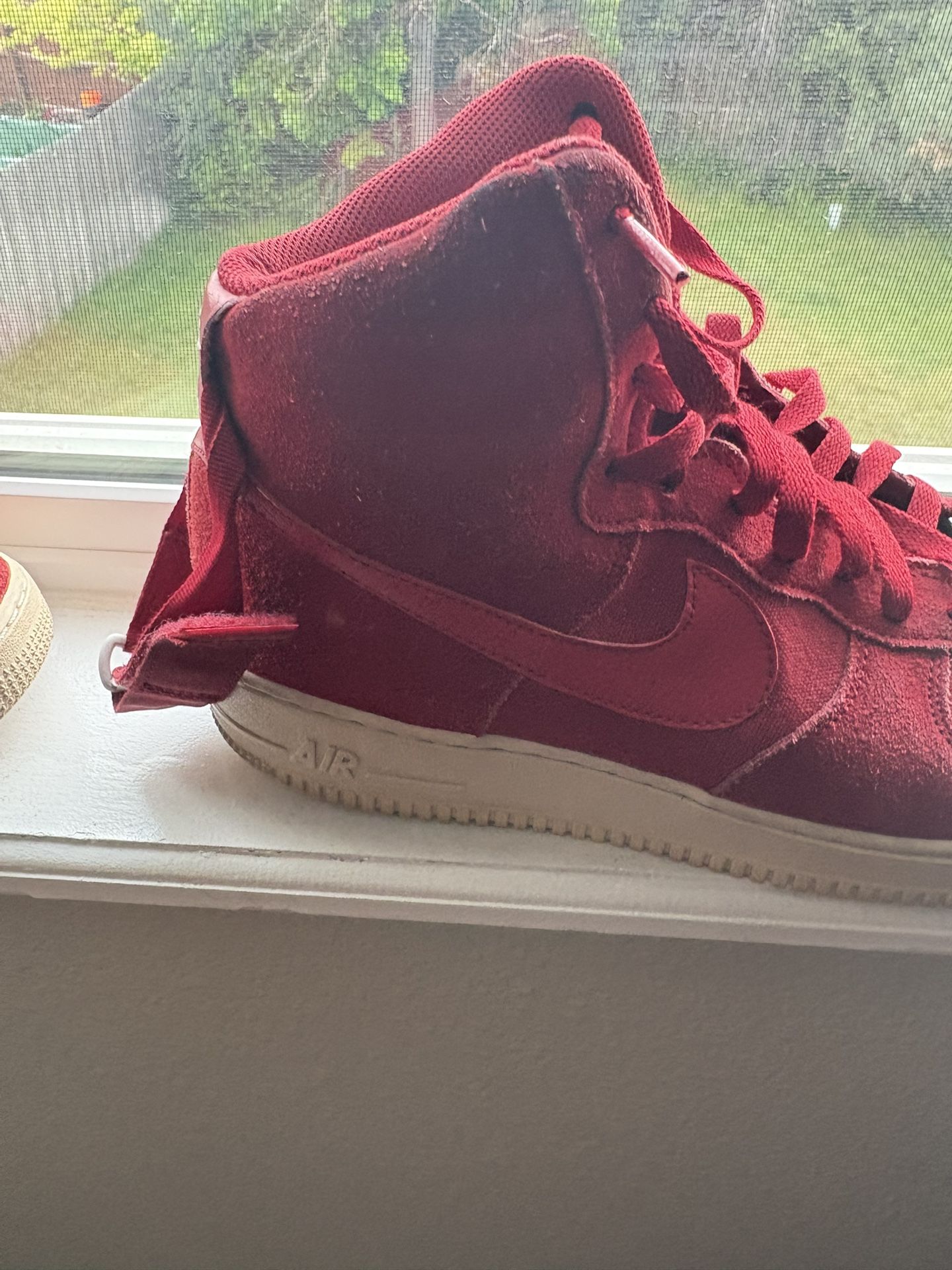 SUEDE RED & WHITE