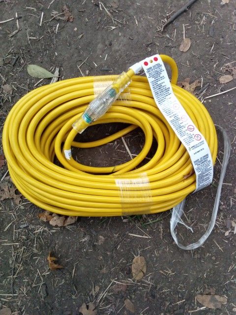 100 Ft Outdoor Extension Cord With 12/3 Awg 15a 