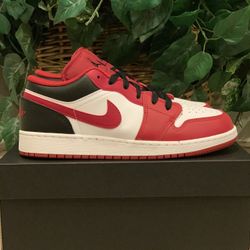 Nike AIR JORDAN 1 Casual Shoes Bulls Red Black White GS Size 7Y / 8.5w 553560-163