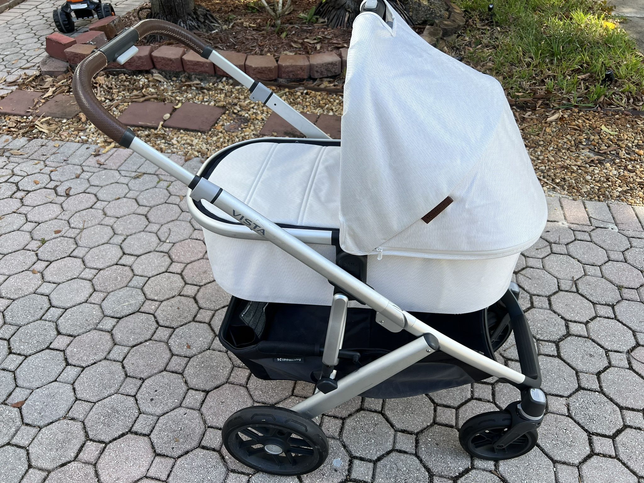 UPPAbaby Vista V2 Stroller - Bryce (White Marl/Silver/Chestnut Leather) + Mesa Infant Car Seat - Bryce (White Marl)