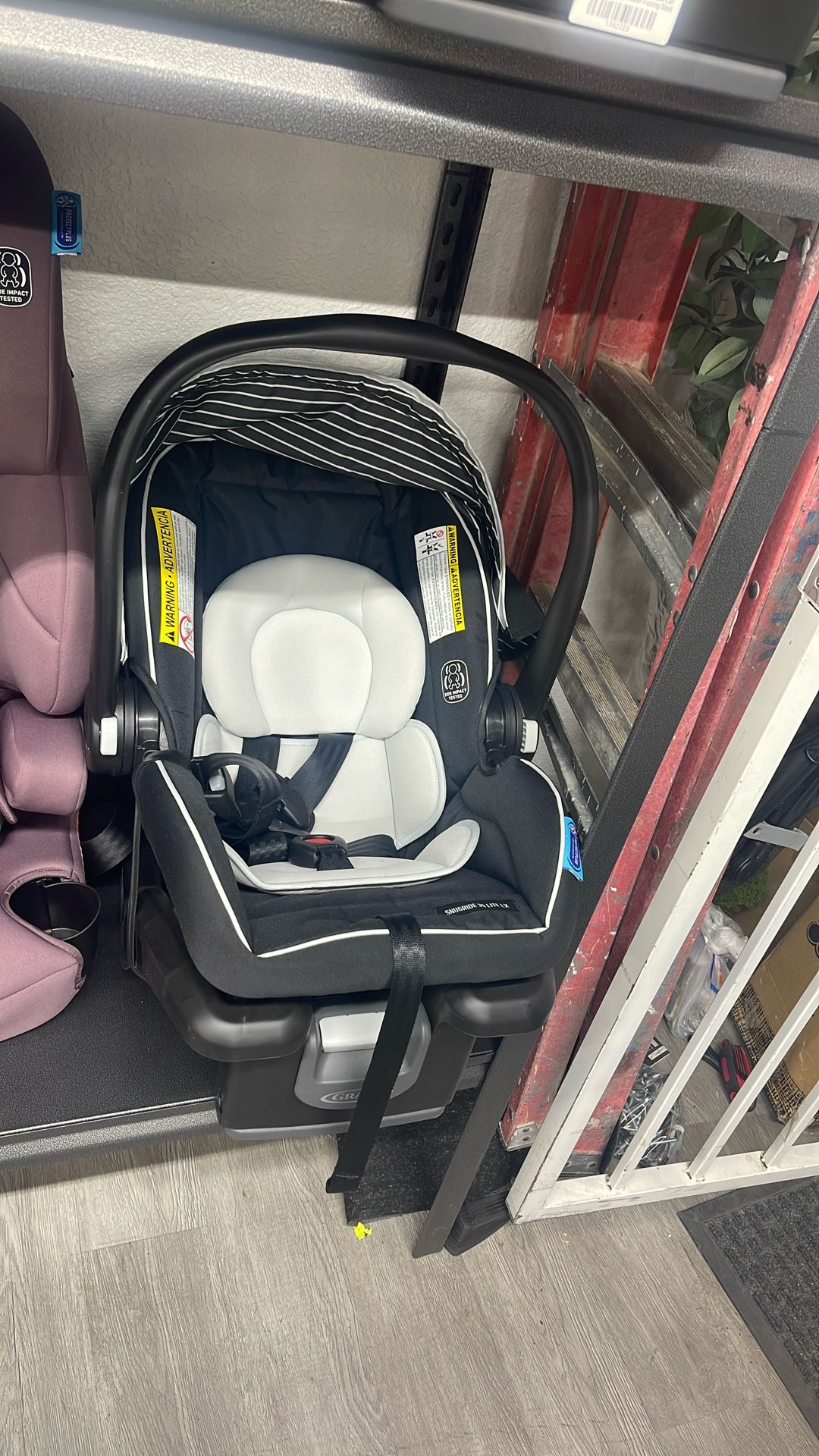Brand New Graco Baby Car seat For Newborn