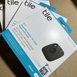Tile Mate (2022) paquete de 1 Rastreador Bluetooth, buscador de llaves y  localizador de artículos para llaves, bolsas y más; hasta 250 pies Rango.  Res for Sale in Allentown, PA - OfferUp