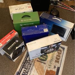 Video Game Console Display Boxes 