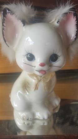 Adorable Japan kitty bank