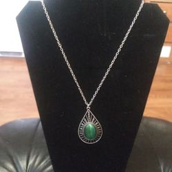 Emerald Stone Teardrop Necklace

