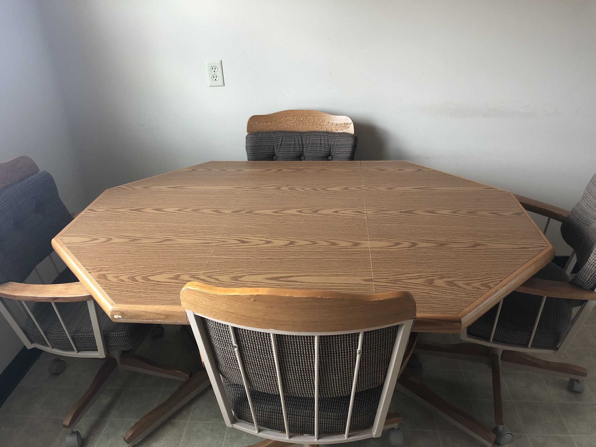 Kitchen Desk with Chairs